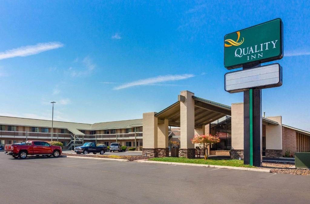Quality Inn Yakima near State Fair Park Main image 1